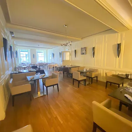 Logis Grand De L'europe Hotel